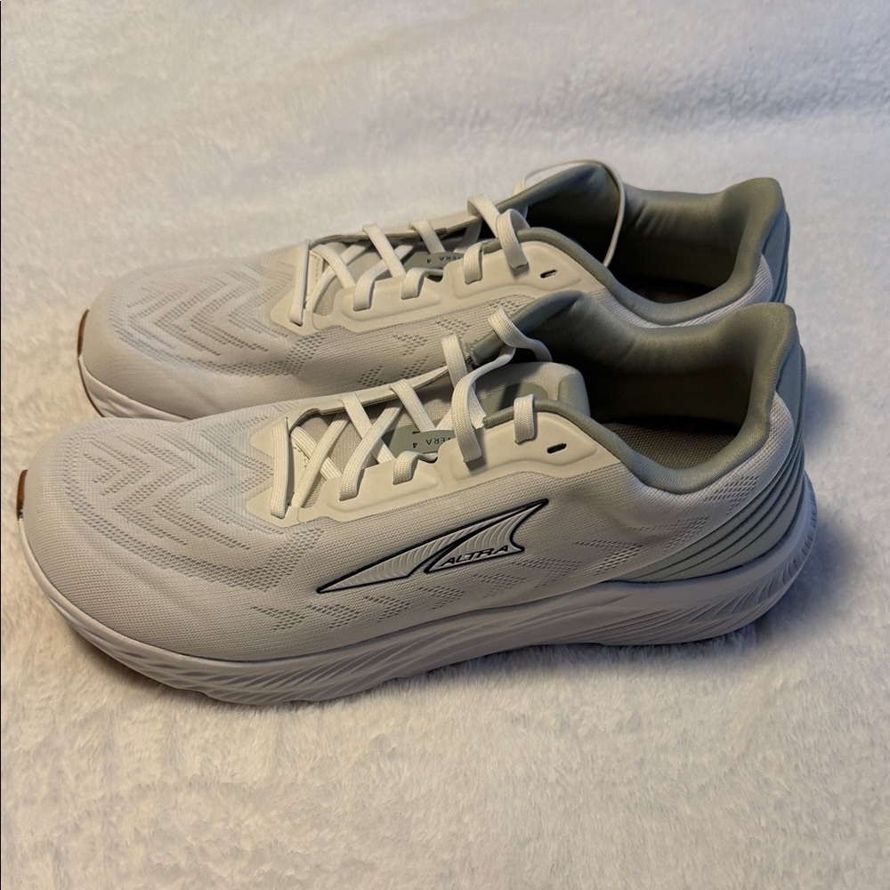 Altra Men's Rivera size 9.5 grey and white NWOB Athletic Shoes - Picture 11 of 11